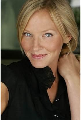 Detective Amanda Rollins by Kelli Giddish